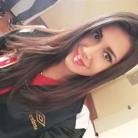 Las Hinchas Peruanas Mas Lindas Guapas Peruanitas Fanáticas De Su Selección