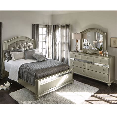 Yes, we've got the perfect sets for every room in the house—bedroom king sets for your master suite, bedroom queen sets for your guest room and even kids bedroom furniture sets they. Serena Queen 5-Piece Bedroom Set - Platinum | Value City ...