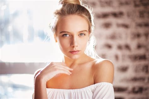 Wallpaper Id Portrait Bare Shoulders Blonde Hairbun