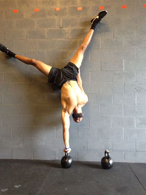 One Handed Kettle Bell Handstand He Achieved This After 6 Months Of