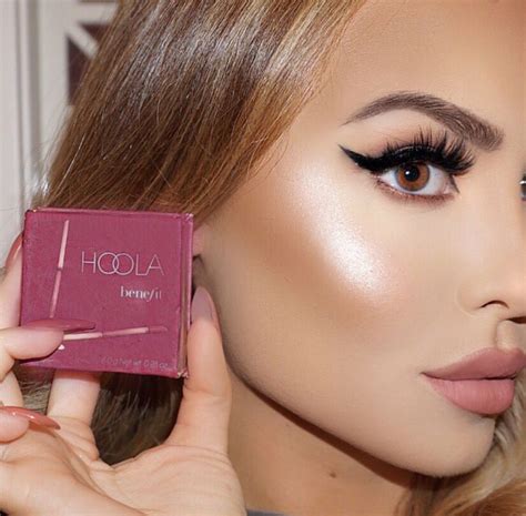 Apply highlighter to add radiance to the top of the cheekbones, bridge of the nose, cupid's bow of the lip, collarbone and eyelids. ish light medium opened. Hoola Benefit bronzer | Bronzer makeup, Best bronzer, Eye makeup