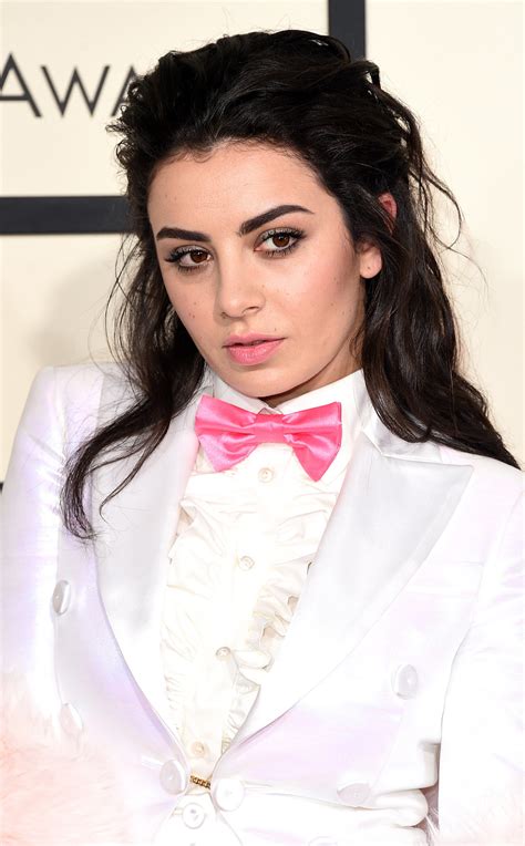 Charli Xcx See Every Rock Star Beauty Moment From The 2015 Grammys