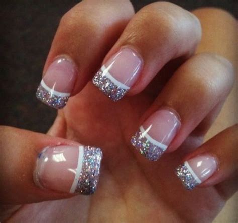 20 Pretty Christmas Nail Art Ideas And Designs 2017