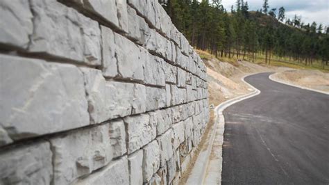 Magnumstone Big Block Retaining Wall In Kelowna Bc