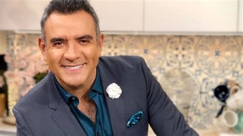 Sin Trabajo En Televisa Héctor Sandarti Reaparece En Instagram Con