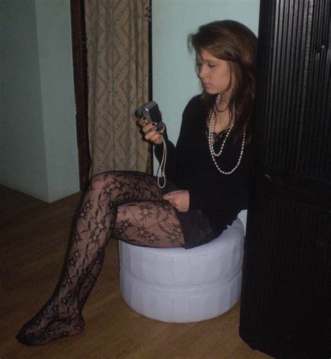 amateur pantyhose on twitter taking pictures while wearing patterned pantyhose