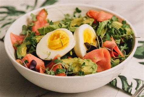 I used my easy breakfast pizza dough recipe and topped it with red onion and everything bagel seasoning, then baked it in the oven and finished it with a little cream cheese, lox, tomato, dill and capers. Best Keto Breakfast Salmon Salad -Fitoru Recipes