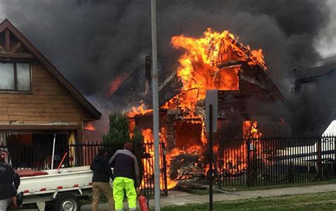 Human remains, debris found hopes of finding survivors from 38 on board all but gone, air force the chilean military, with aid from neighboring uruguay, argentina, and the united states, has begun a search of what officials consider the likely crash site of the plane. Plane Crashes Into House in Chile, Killing Six (PHOTO ...