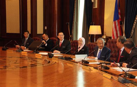 Minister of state & chief minister. M'sian Cabinet ministers to take 10% pay cut; decision on ...