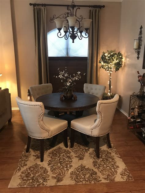10 Small Round Dining Table Decorating Ideas