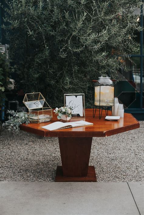 21 Ways to Set Up a Card or Gift Table at Your Wedding | Wedding guest