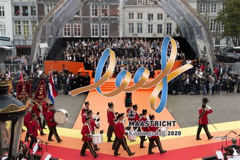 Carnival, dancing, singing and as much fun as you can ever imagine take place on the king's day (dutch: "Leef Maastricht!"Dubbelzinnig thema Koningsdag 2020 in ...