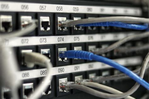 Kabel utp tergolong kabel yang mempunyai pelindung dan juga memiliki sejumlah rangkaian yang saling berpilin antara kabel yang satu dengan yang lainnya. Pengertian dan Fungsi Kabel UTP - DhaniPro
