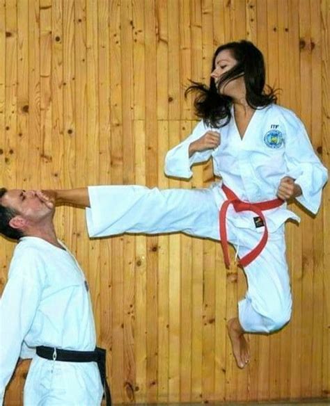 Pin By Erkan On Face Kick Women Karate Martial Arts Women Karate Girl