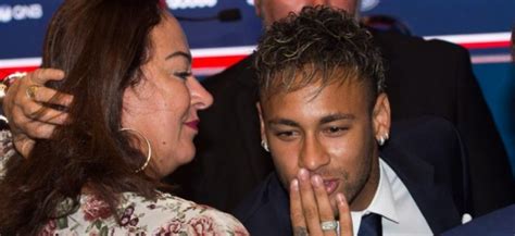 La Mère De Neymar Officialise Sa Relation Avec Son Petit Ami Tiago
