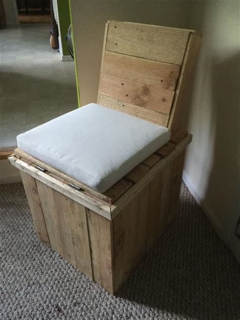 The original seat sack® standard green storage pocket. DIY Pallet Chair with Storage Area | Pallet Furniture Plans
