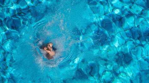 Schwimmbad Erlaubt „oben Ohne“ Ist Das Rechtlich Eigentlich Erlaubt