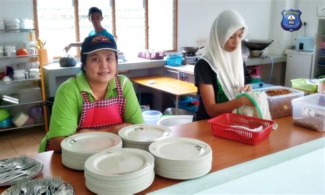 Kantin smk tinggi sarikei telah mendapat penarafan kebersihan premis makanan gred 'a' iaitu dalam kategori cemerlang. Blog Kantin SMK Tinggi Sarikei