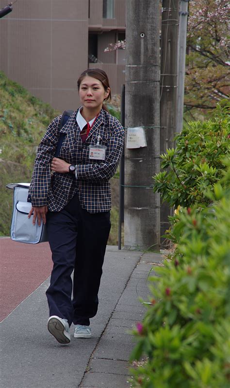 Yakult lady cuma mengenakan seragam berupa topi, kemeja, celana, dan beberapa juga ada yang perhitungan gaji karyawan masuk tengah bulan / prorata sesuai depnaker kesimpulan tetapi, ketika. Yakult Lady và hành trình "đổi vai" của các phụ nữ Nhật Bản | Thời Đại