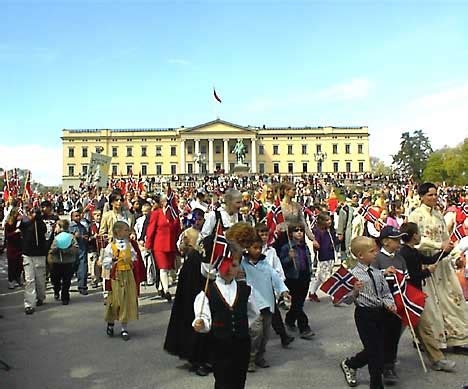 In norway, constitution day is huge. 17-mai i Oslo - 17 mai i Oslo - Oslo - Bilder