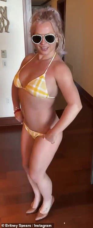 Britney Spears 40 Shows Off Her Famous Abs In Tiny Yellow Bikini