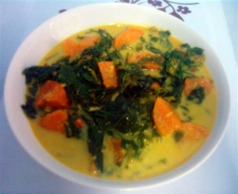 Pucuk manis dan labu masak lemak sedap d makan dgn nasi putih dengan pelbagai hidangan lain antaranya seperti ikan / ayam. masak lemak pucuk manis dgn keledek - MyResipi.com