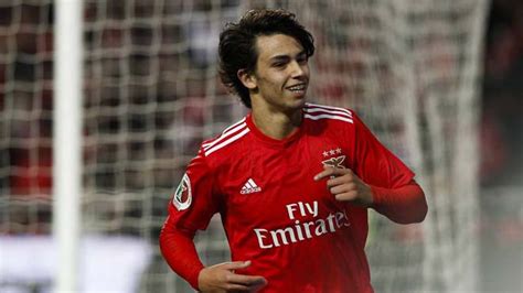 Felix's style of play is comparable to that of ricardo kaka. Joao Felix 100 triệu euro khiến MU phát cuồng: Khéo như ...