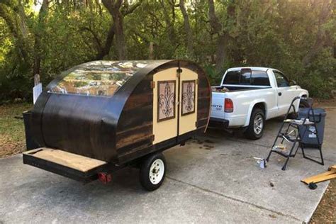 Plans for you to build your own big woody teardrop camper. Build the Reclaimed Wood Micro Teardrop Camping Trailer by Yourself | Gadgetsin
