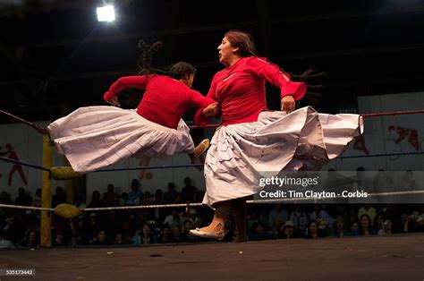 Cholita Wrestler Martha La Altena Fights With A Male Wrestler Dressed