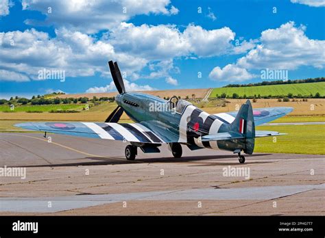 Aircraft Supermarine Spitfire Mk Xix Duxford Uk Stock Photo Alamy