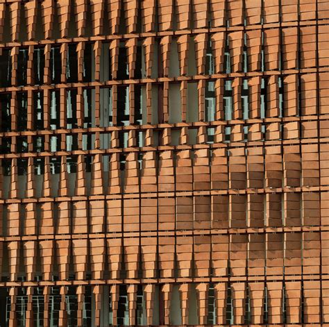 Admun Pleases Both Economy And Privacy With Brick Screen