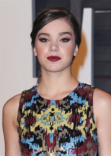 Hailee Steinfeld Best Photo Picture Video Gallery