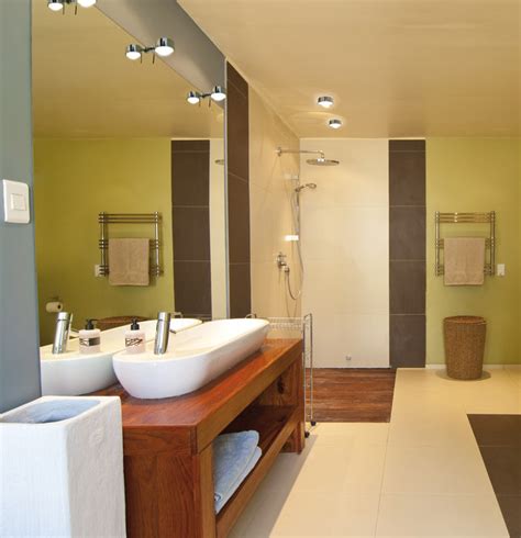 Sie können dafür eine badezimmer spiegelleuchte wählen, die ein neutralweißes licht liefert oder deren helligkeit und lichtfarbe sich verändern lässt. Top Light Puk perfektes Licht im Badezimmer - Modern ...