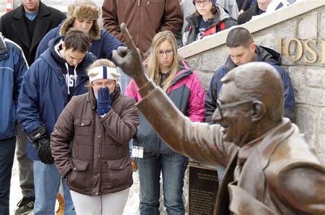 Joe Paterno Longtime Penn State Coach Dies At 85 The New York Times