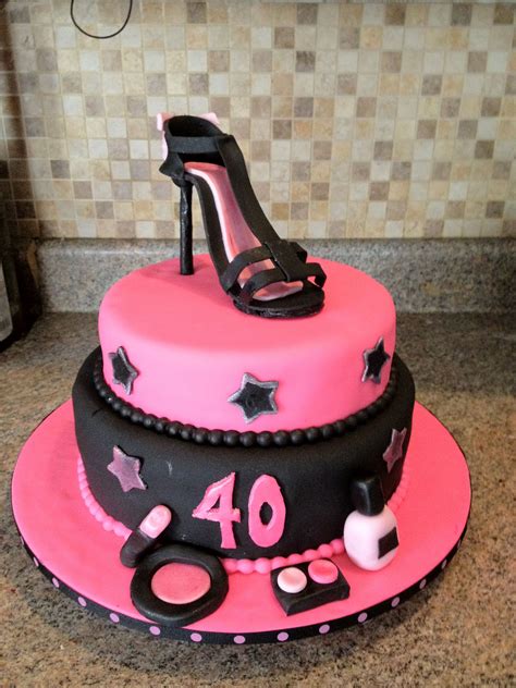 Designing special and personalized 40th birthday cakes for women is something that many bakers undertake. 40th birthday cake | 40th birthday cake for women ...