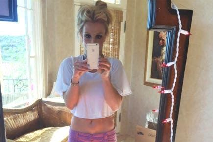 Britney Spears Flaunts Toned Abs Online