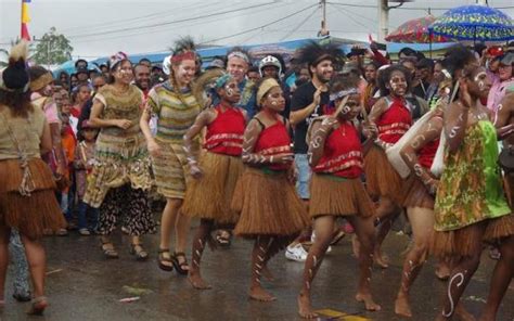Tampilkan Tarian Khas Papua Wna Belanda Ikut Meriahkan Hut Ri Di Boven