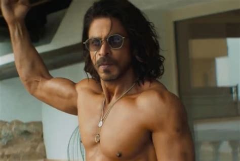 Shah Rukh Khan Flaunts His Washboard Abs In Viral Photo For Son Aryan