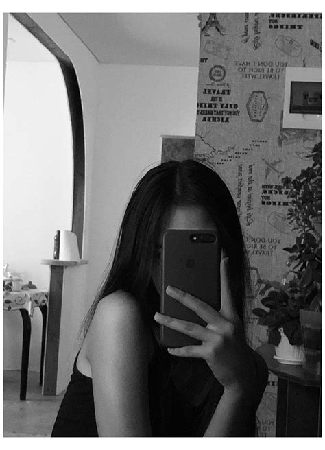 Mirror Selfie Without Face Girl A Trending Phenomenon In 2023 Sxw