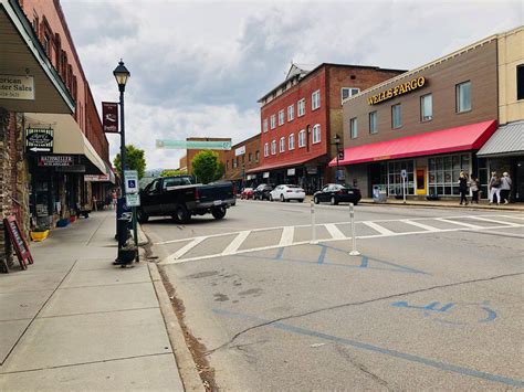 Downtown Franklin North Carolina Paul Chandler April 2019 Downtown