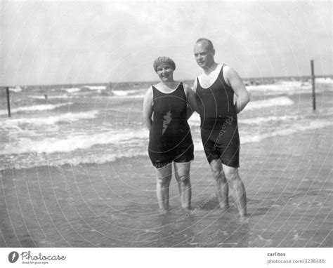 Oma And Opa Akt Strand Ein Lizenzfreies Stock Foto Von Photocase