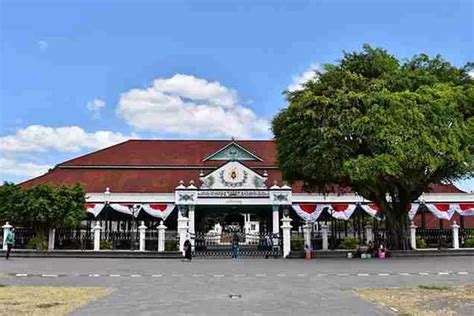 Wisata Keraton Jogja Lokasi Rute Fasilitas Dan Harga Tiketnya Sewaktu