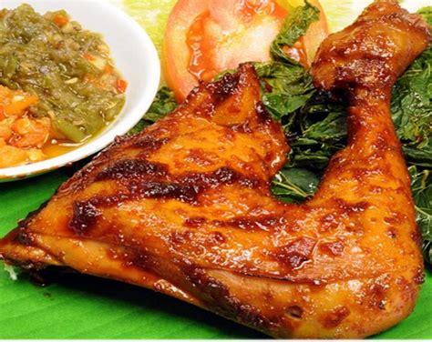 Masakan minangkanau ini sering kita jumpai di restoran padang, kalau penasaran cara membuat, yang akan anda . Cara memasak ayam bakar padang | Resep ayam dan bebek
