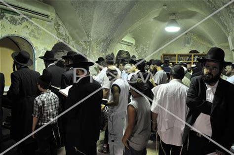 נלגלג על רצון הגוף השפל. תמונה של קבר רבי שמעון בר יוחאי, מאגר תמונות,איורים ...