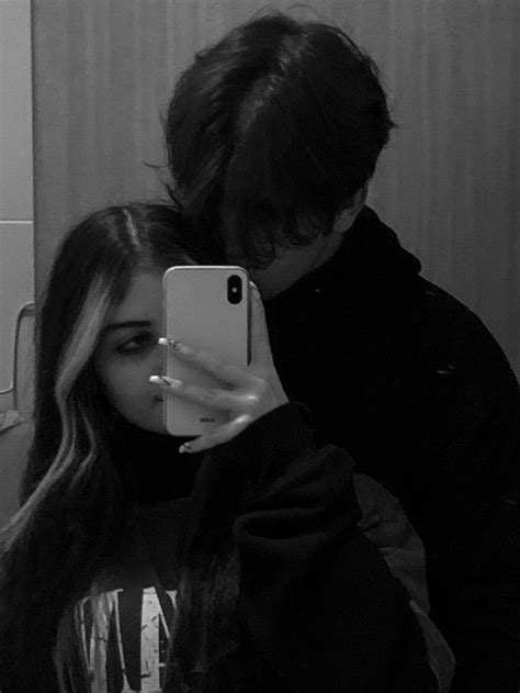 Pin By Я люблю тебя ♡ On L♡o♡v♡e Couple Wallpaper Relationships Couples Mirror Selfie