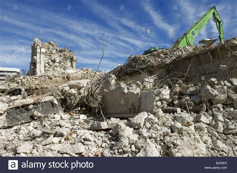 Destroyed Building Stock Photos & Destroyed Building Stock 