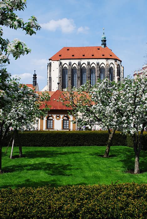 Tato jediná věta však v sobě obsahuje jedinečné dílo, ke kterému se otec vlasti odhodlal a svěřil na svou dobu velmi… Nové Město pražské - Archiv | 3 - 2016 - Česko - Doba ...