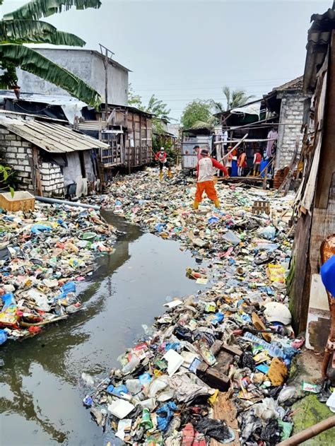 Sungai Kalianak Penuh Sampah Wawali Kalau Banjir Kita Disalahkan