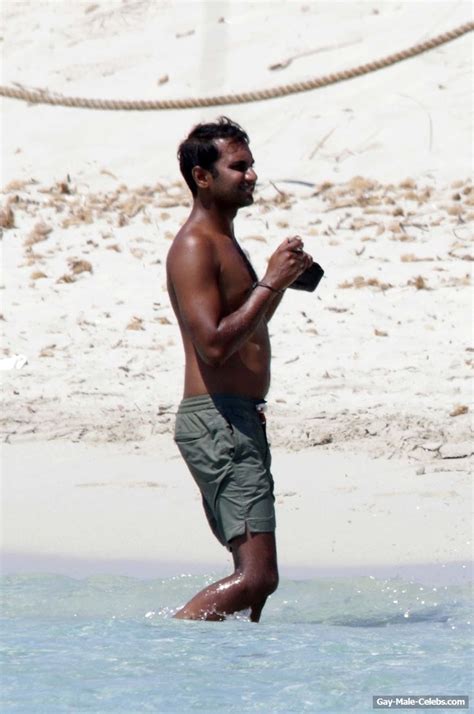 Aziz Ansari Paparazzi Shirtless Beach Photos Gay Male Celebs Com