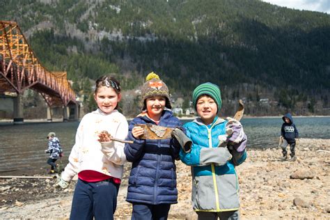 60 Volunteers Remove Over 7000 Pounds Of Trash From Kootenay Lake